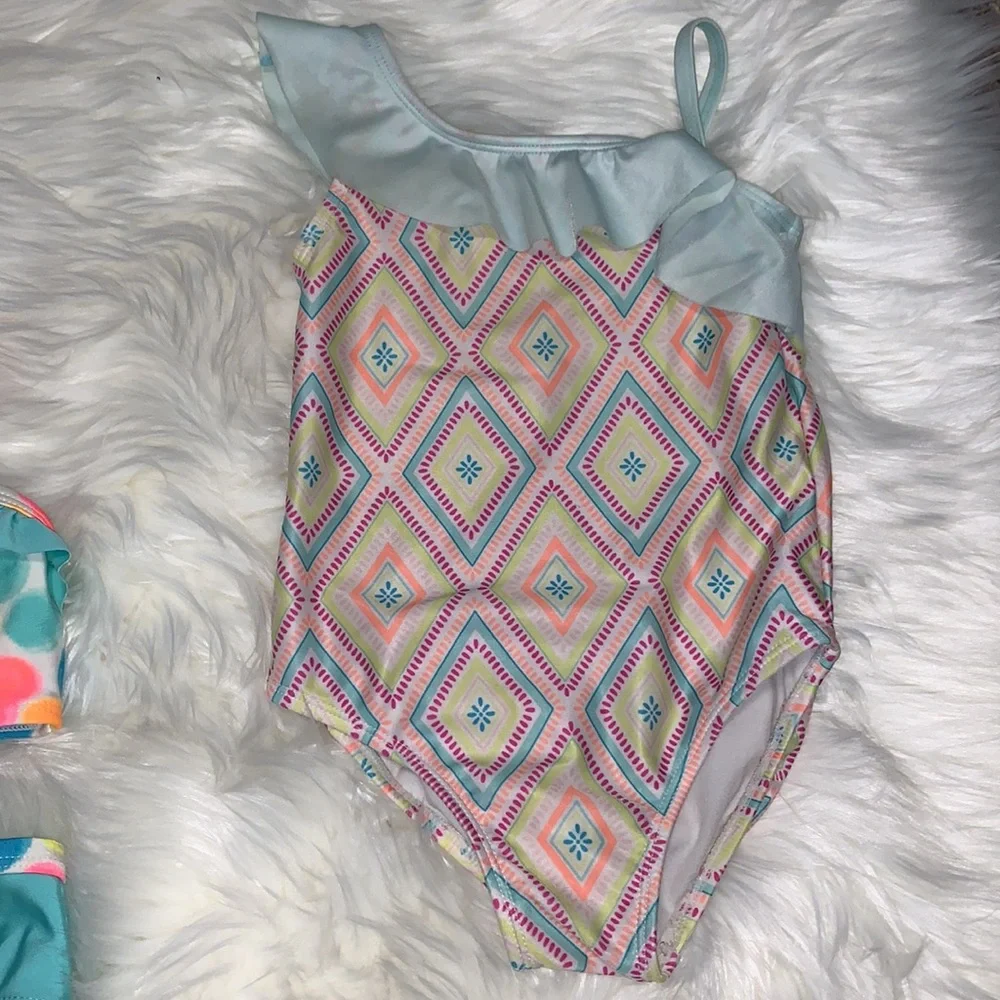 5 for $25🎈2 girls swimsuit